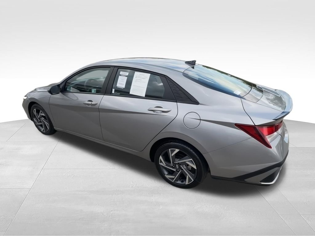 Used 2025 Silver Hyundai SEL Sport image 6