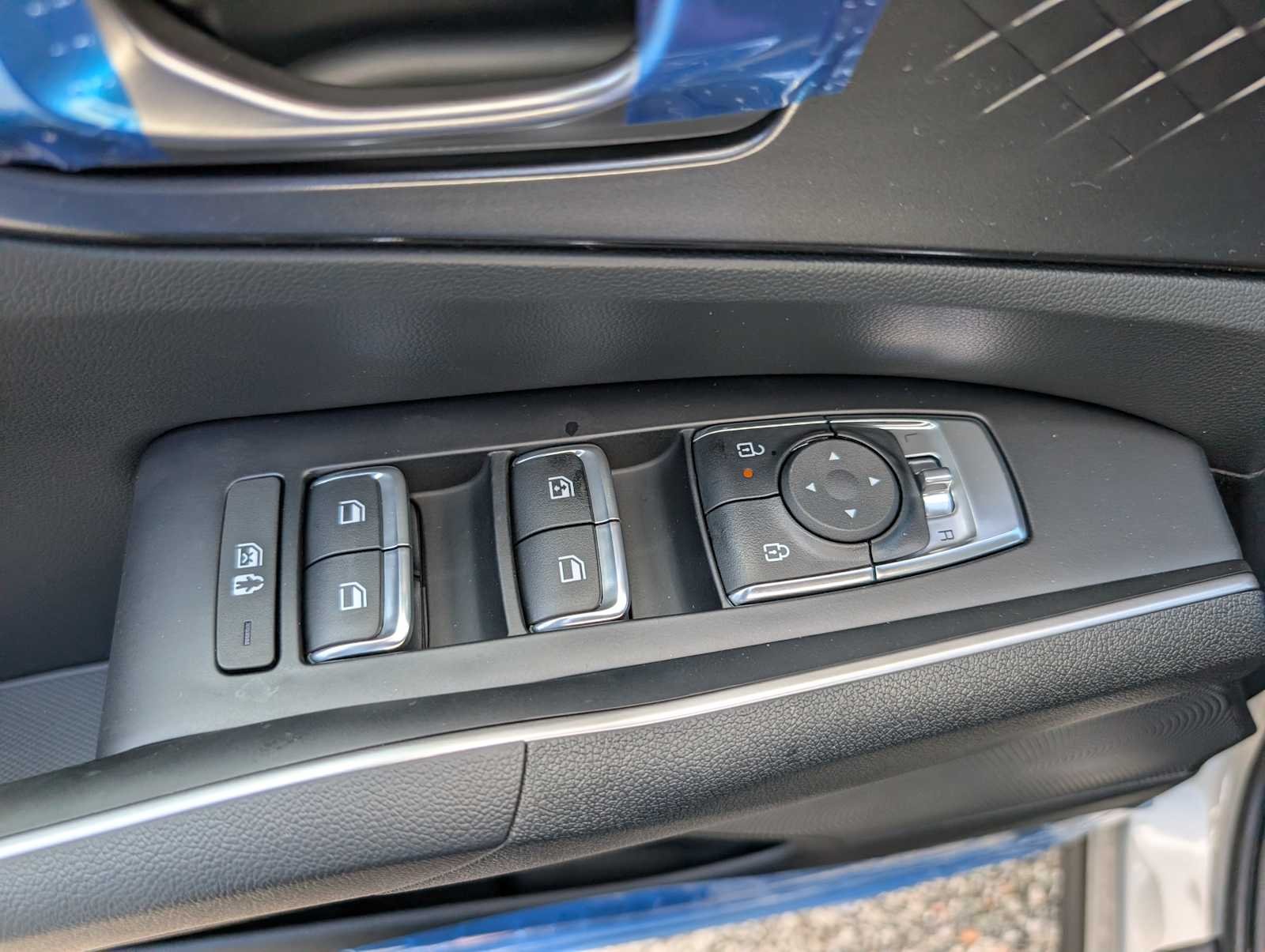 New 2026 Ivory Silver Kia S image 32