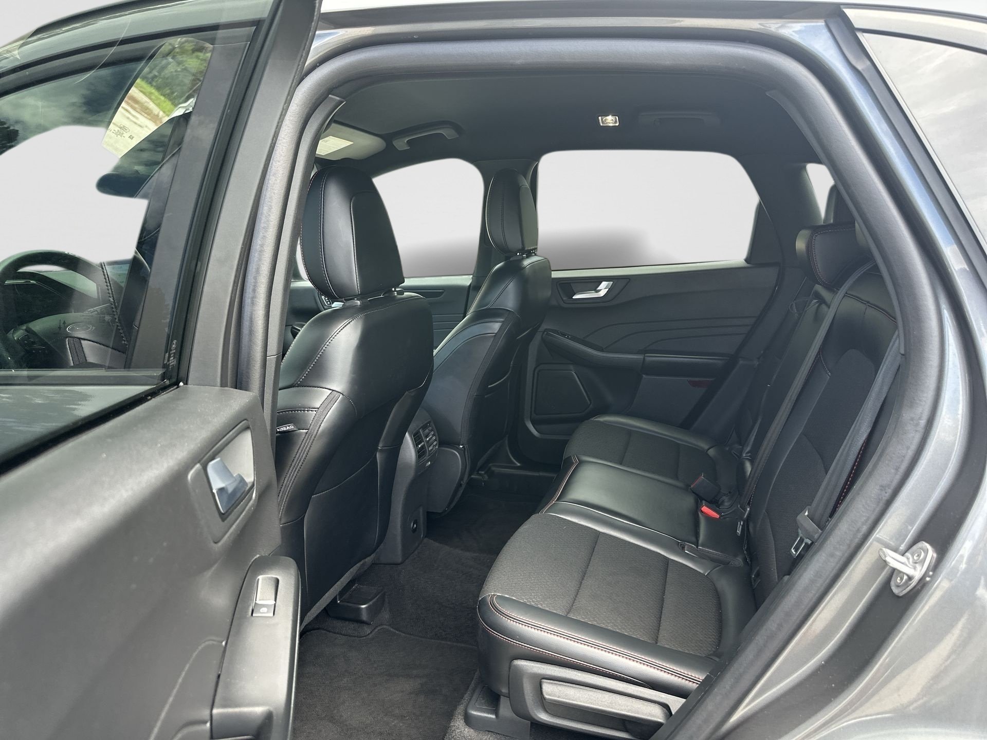 2025 Ford Escape ST-Line - Photo 24