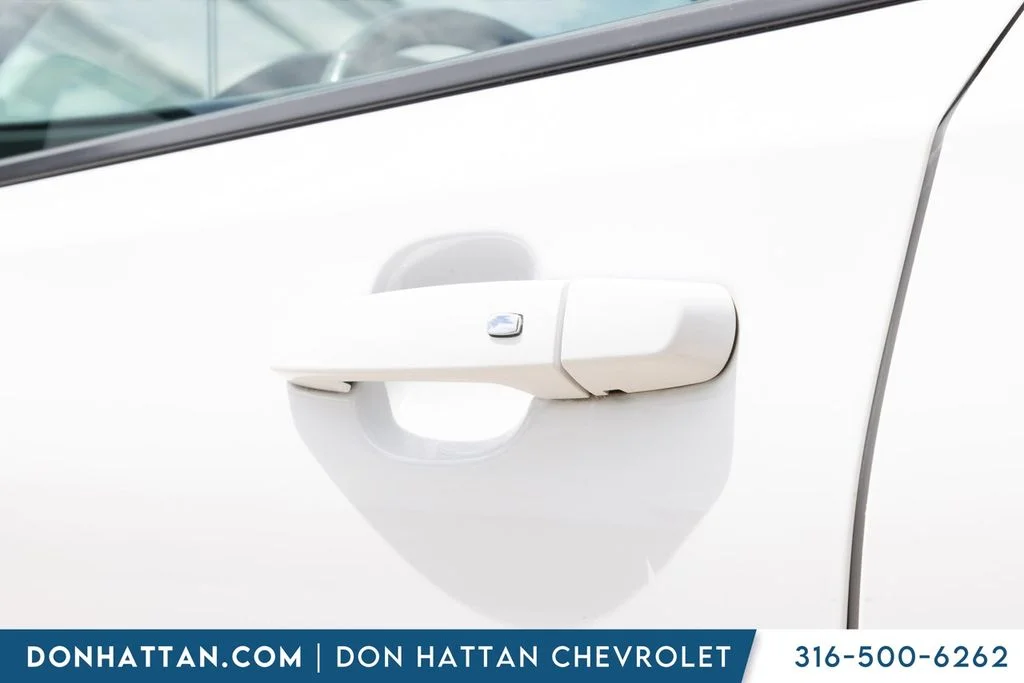 Used 2023 White GMC SLT image 29