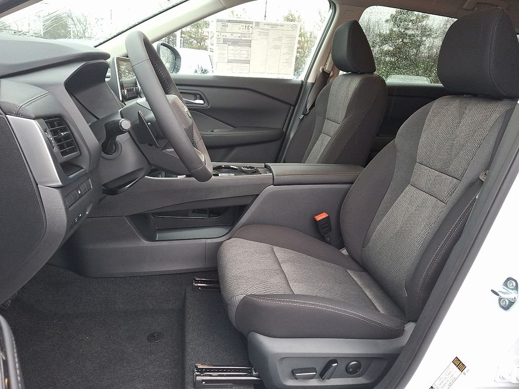 2026 Nissan Rogue — photo 9