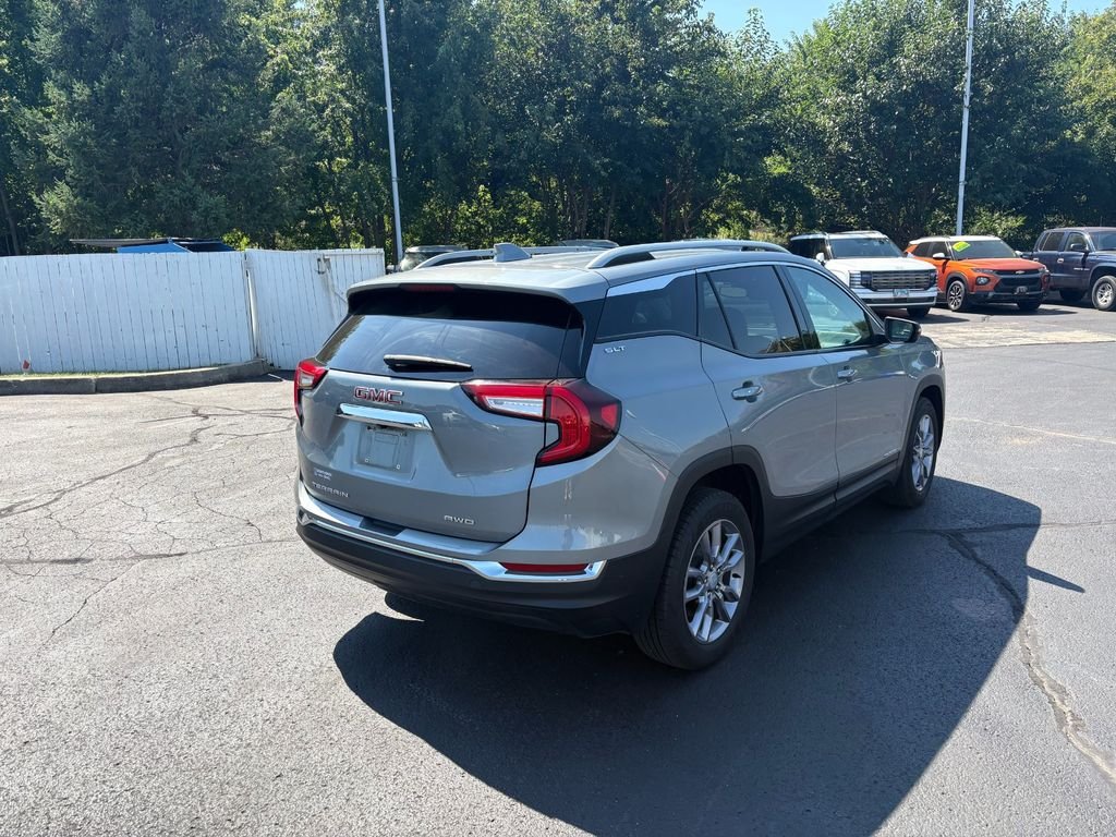 Used 2023 Sterling Metallic GMC SLT image 3