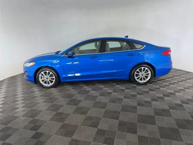 Used 2019 Blue Ford SE image 7