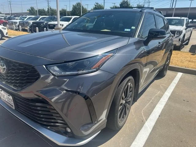 Used 2024 Gry Toyota LE image 2
