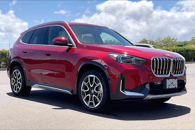 New 2026 Vegas Red Metallic BMW xDrive28i image 2