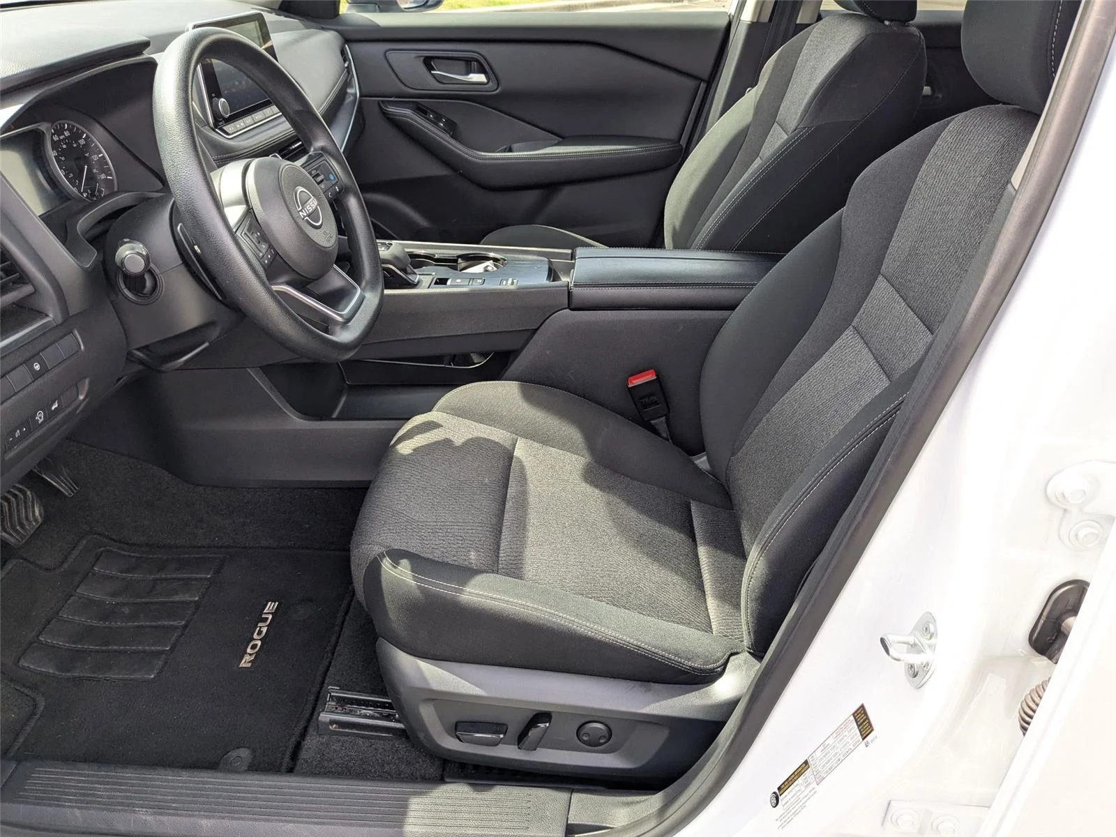 Used 2024 Everest White Pearl Nissan SV image 18