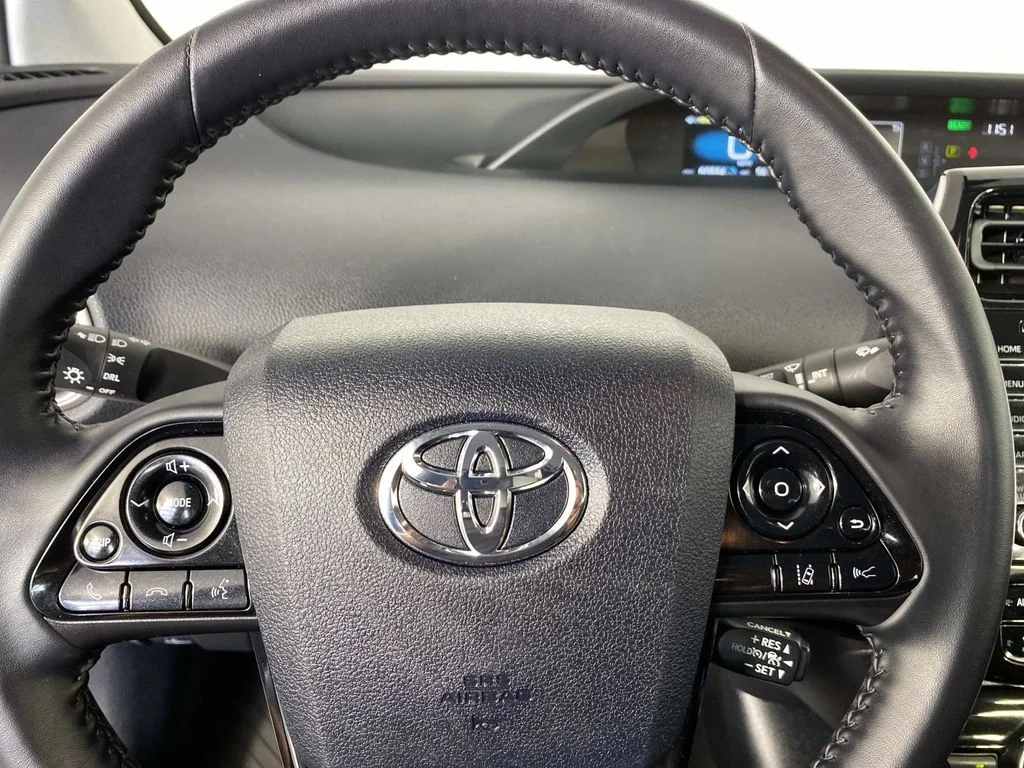 Used 2021 White Toyota LE image 14