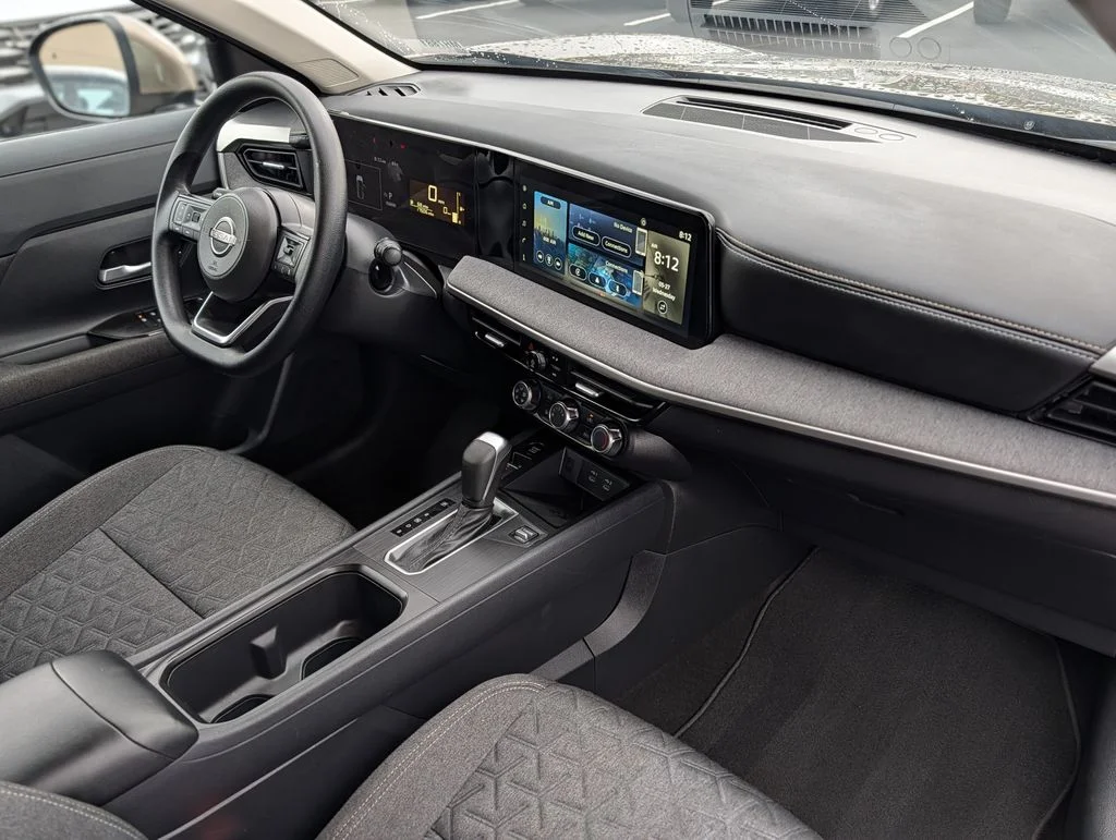 Used 2025 Brown Nissan SV image 9