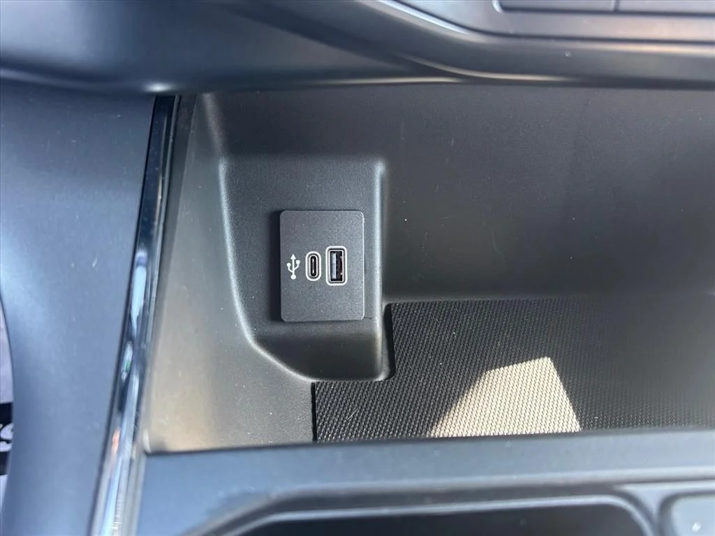2025 Ford F-150 Lightning Flash - Photo 38