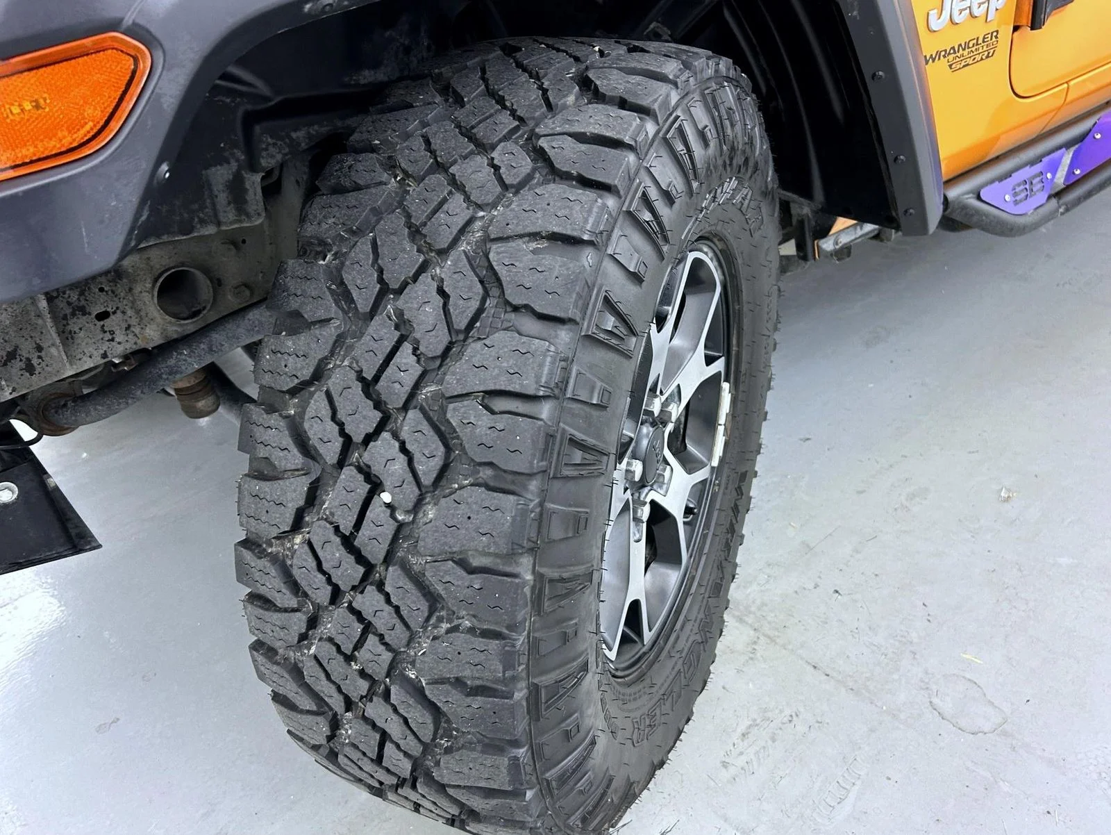 Used 2018 Orange Jeep Unlimited Sport S image 26