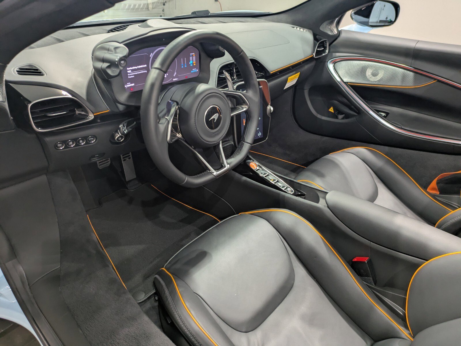 Used 2025 MSO Muriwai White McLaren TechLux Spider image 7