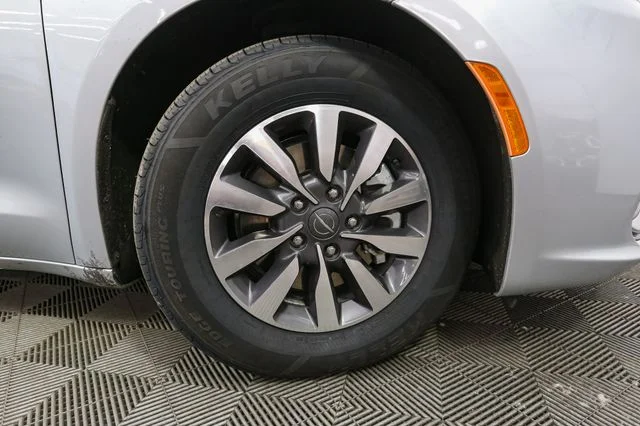 Used 2023 Silver Chrysler Touring L image 15