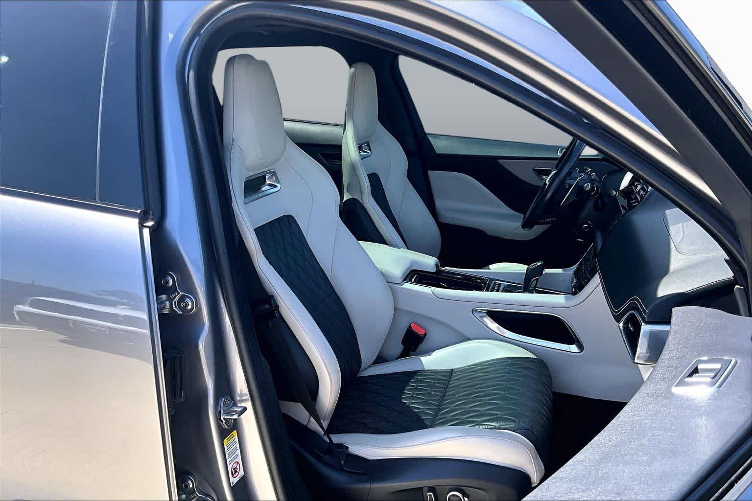 Used 2020 Eiger Grey Metallic Jaguar SVR image 9