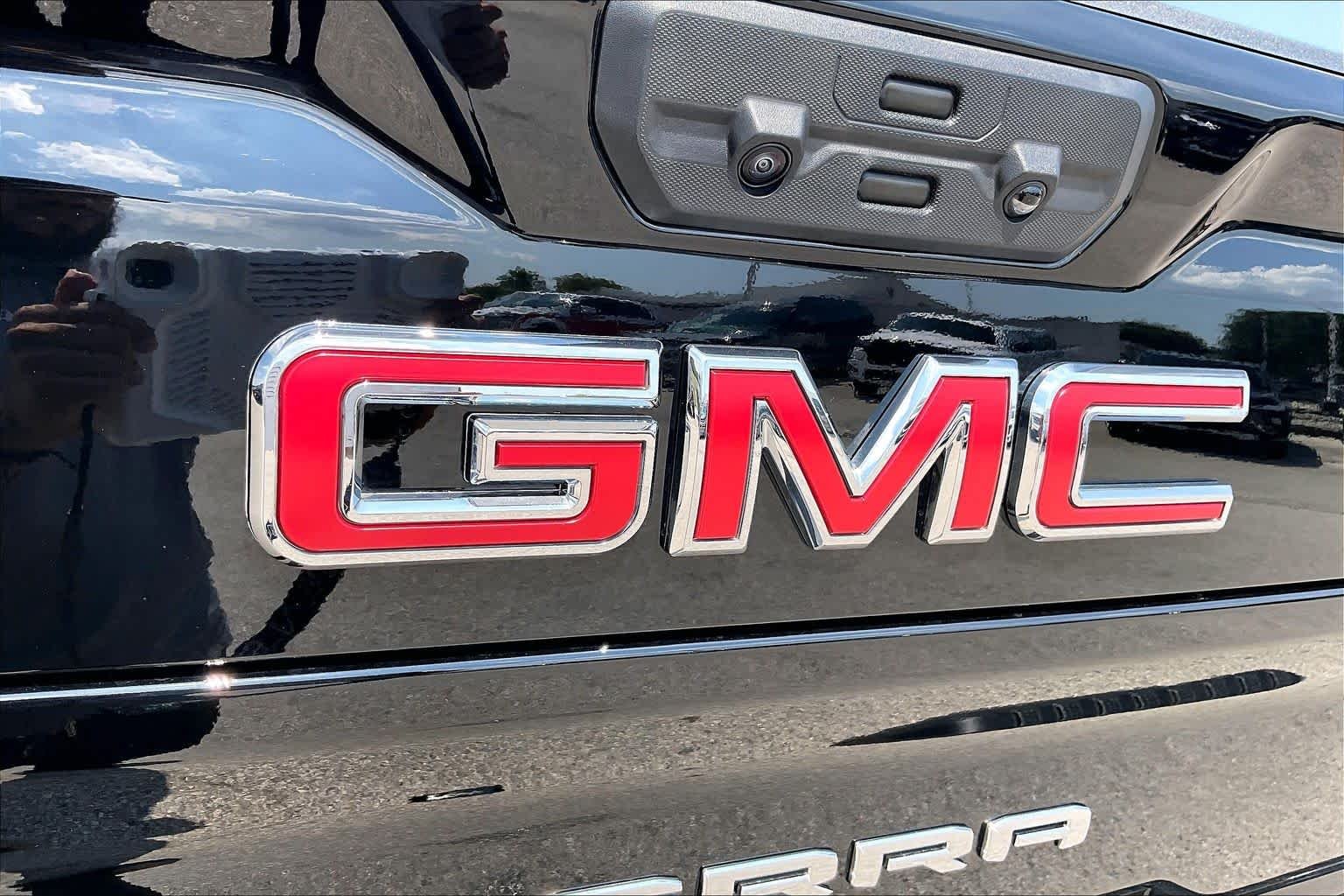 Used 2026 Onyx Black GMC AT4 image 31
