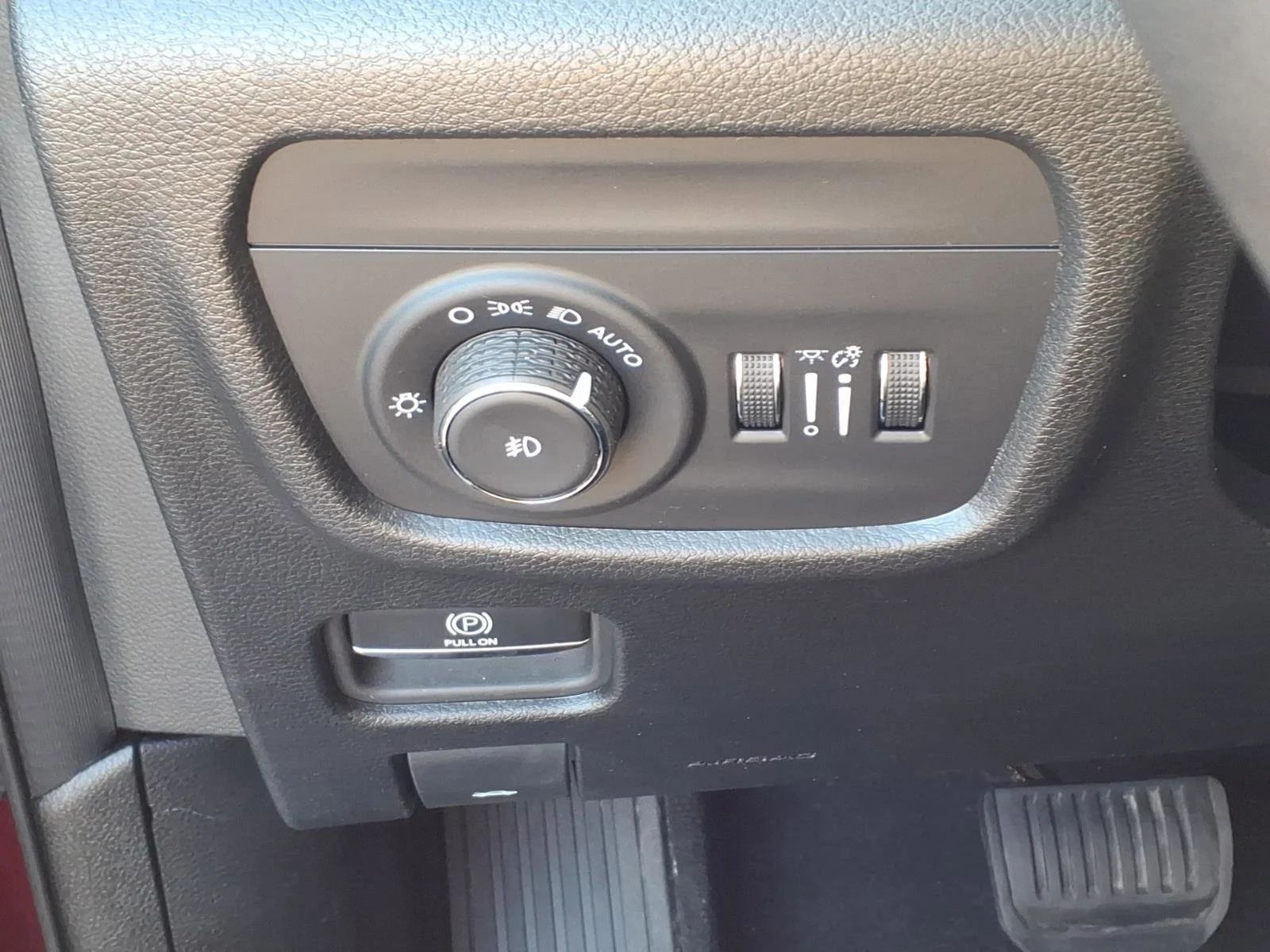 Used 2024 Velvet Red Pearlcoat Jeep Limited image 21