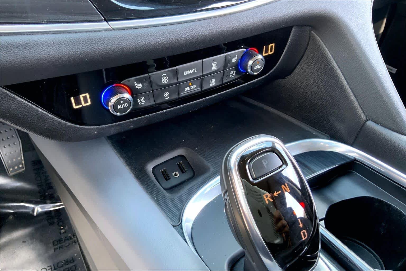 Used 2018 White Frost Tricoat Buick Premium image 32