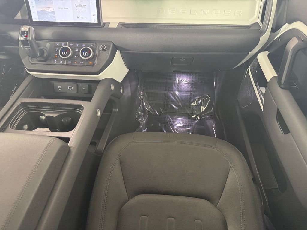 Used 2022 White Land Rover Standard image 24