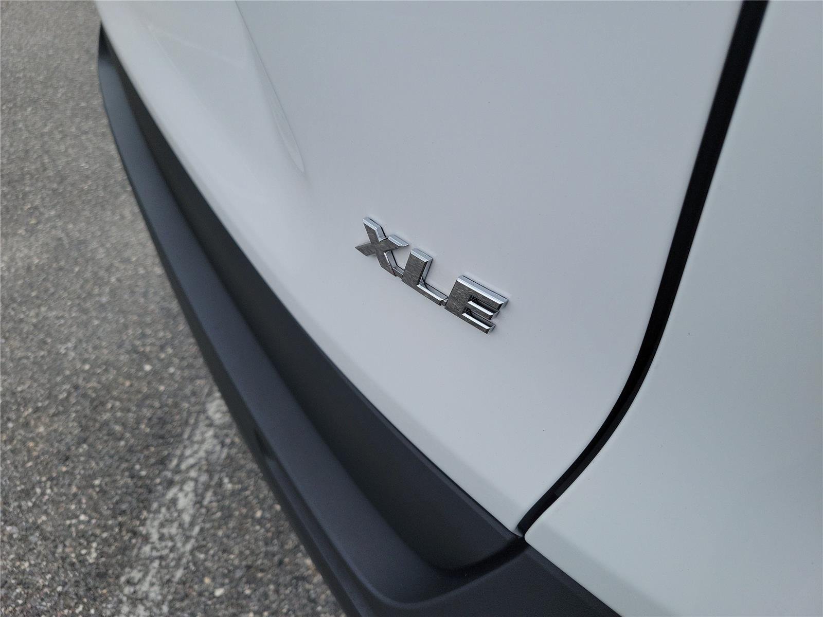 Used 2025 Ice Cap Toyota XLE image 8