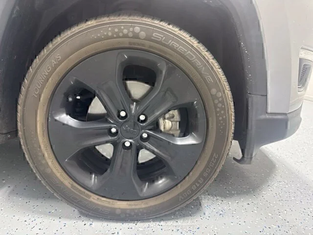 Used 2020 Silver Jeep Latitude image 4