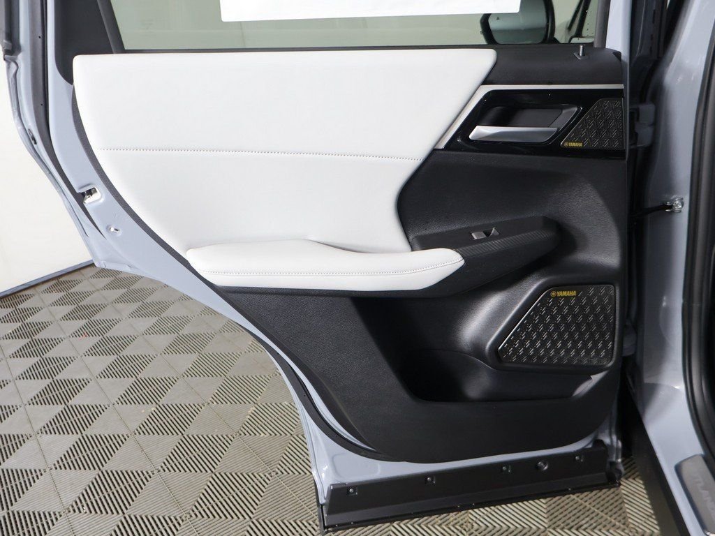 New 2026 Gray Mitsubishi SE image 28