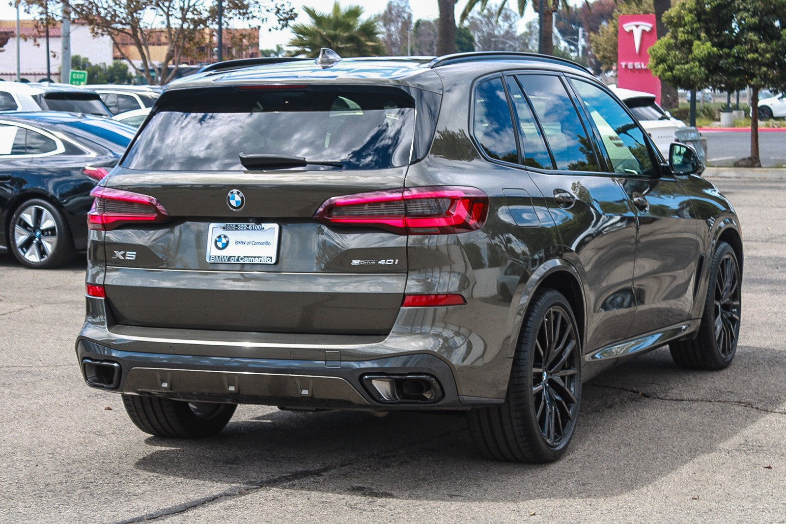 Used 2023 Manhattan Green Metallic BMW sDrive40i image 6