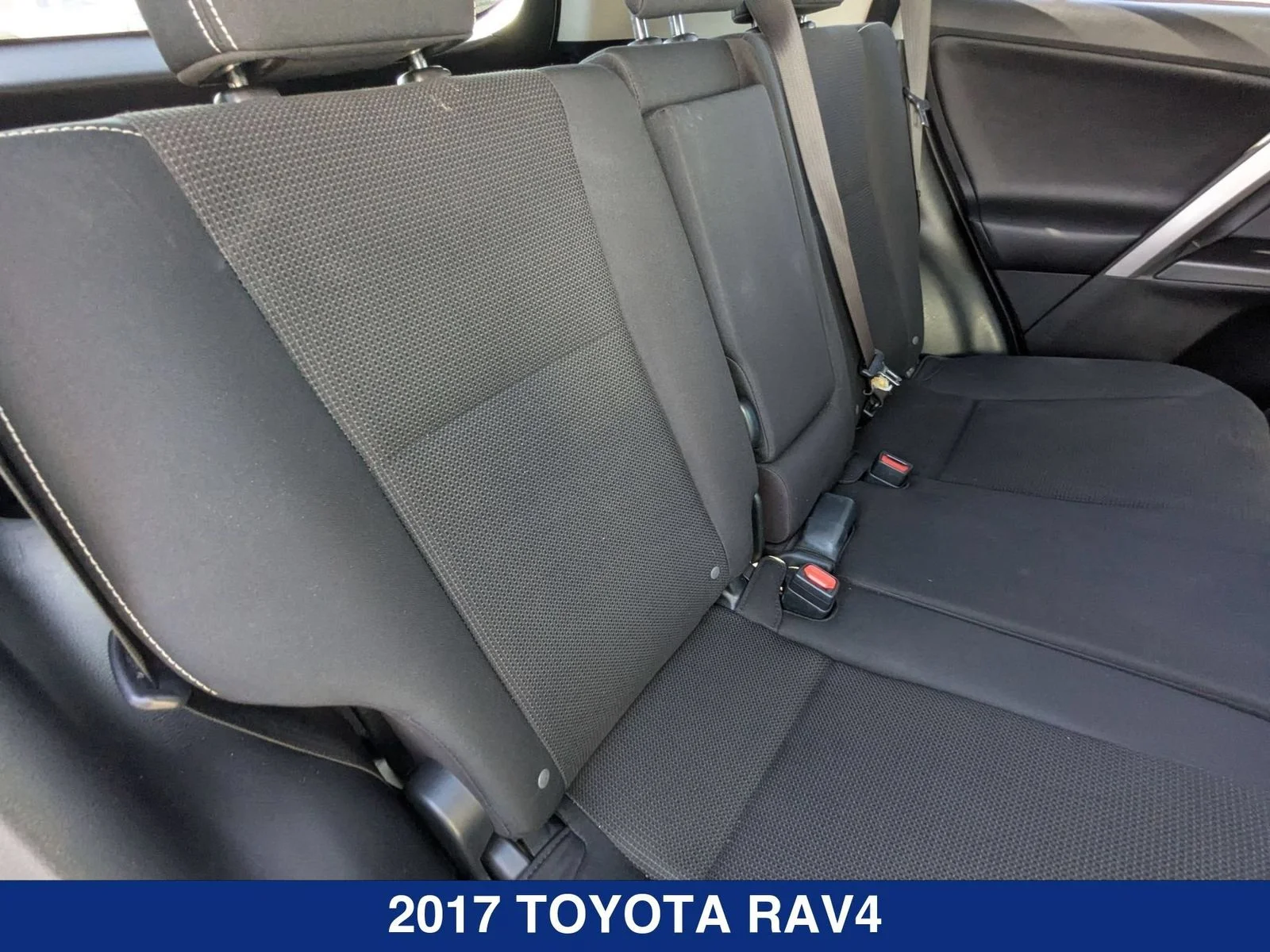 Used 2017  Toyota XLE image 22