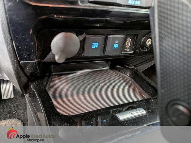 Used 2011 White Ford Limited image 19