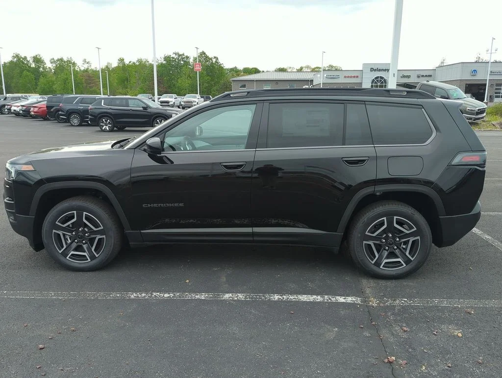 New 2026 Diamond Black Crystal Pearlcoat Jeep Laredo image 5