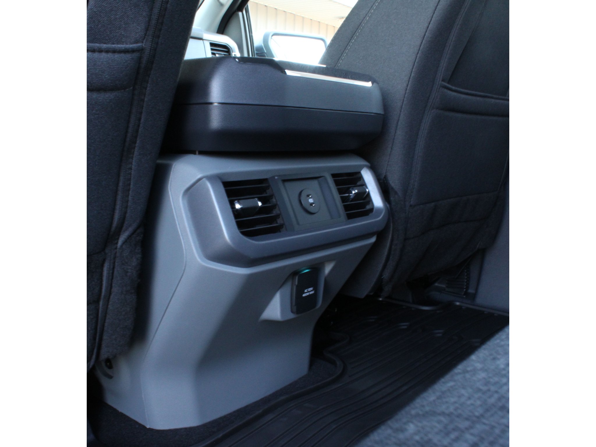 New 2026 Carbonized Gray Metallic Ford XLT image 18