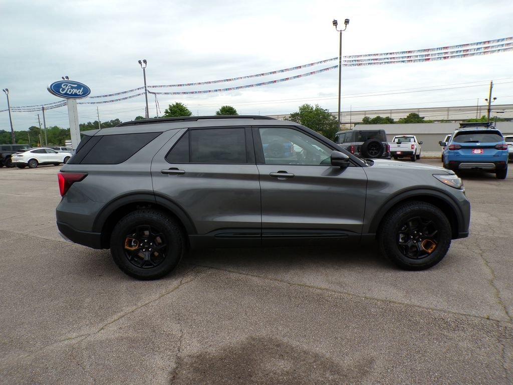 New 2026 Carbonized Gray Metallic Ford Tremor® image 8