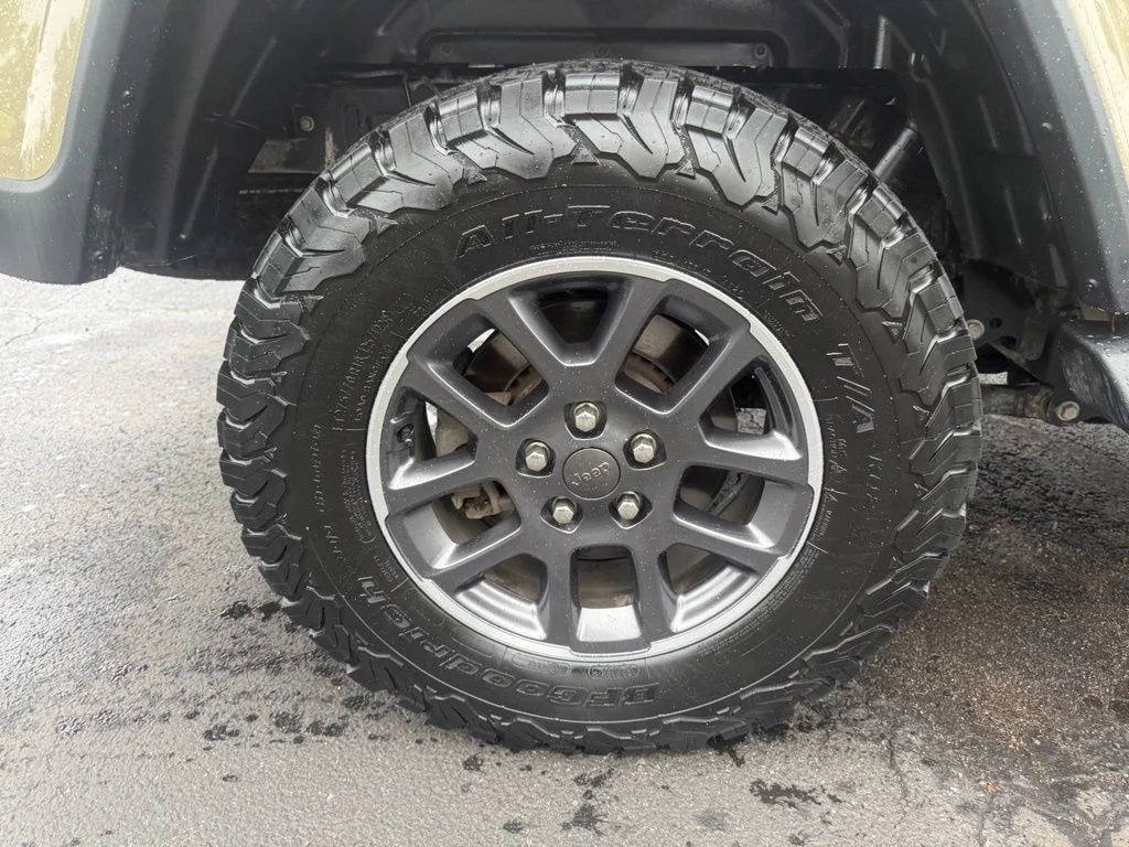 Used 2020 Green Jeep Overland image 53