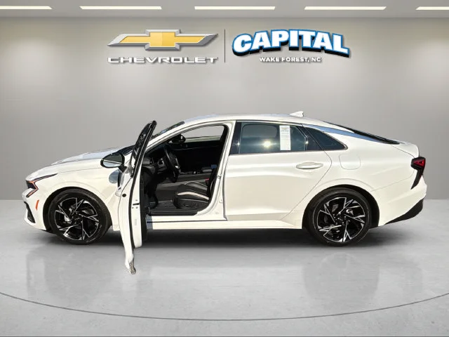 Used 2025 White Kia GT-Line image 9