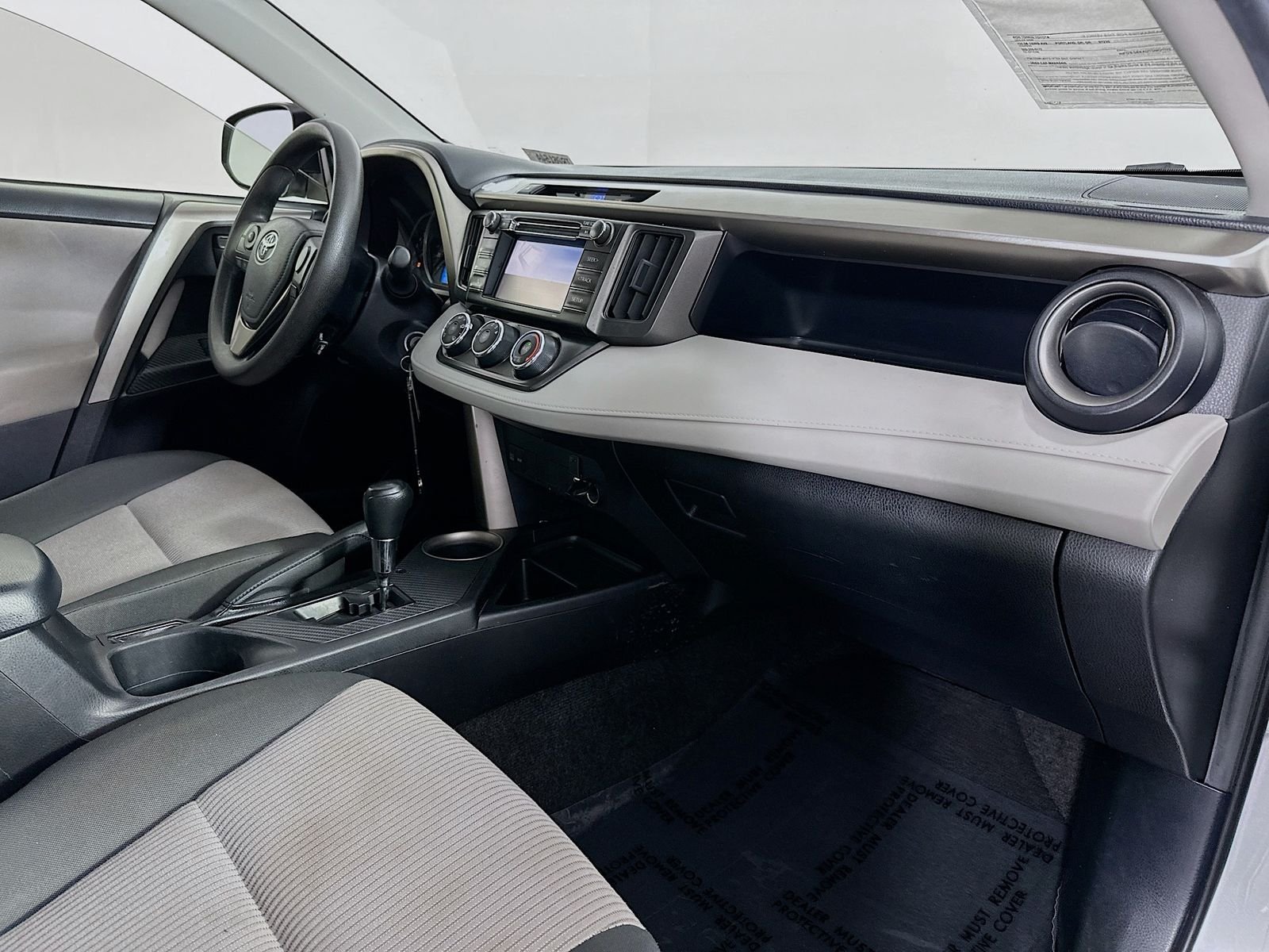 Used 2014 Classic Silver Metallic Toyota LE image 25