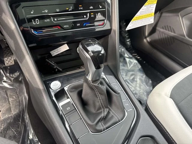 New 2026 Black Volkswagen 1.5T SE image 25