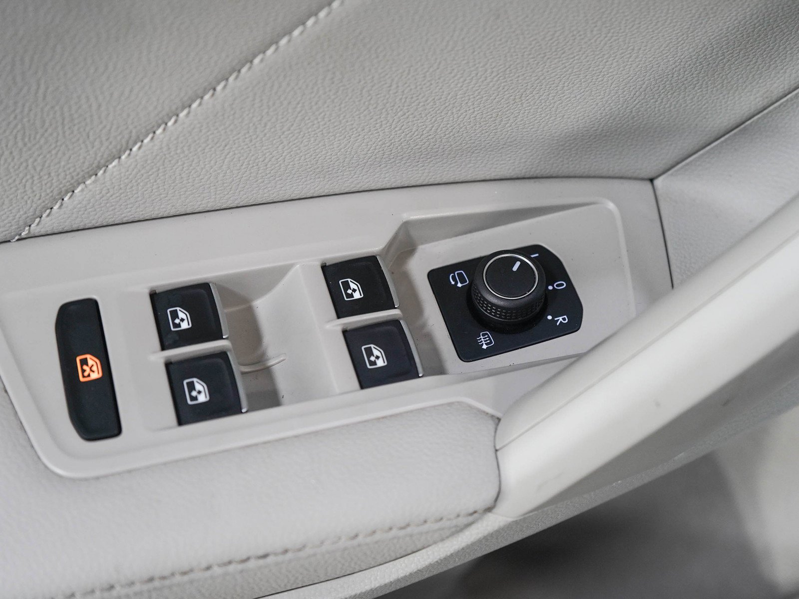 Used 2024  Volkswagen SEL R-Line image 22