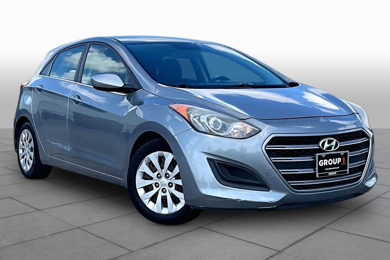 Used 2016 Titanium Gray Metallic Hyundai  image 3
