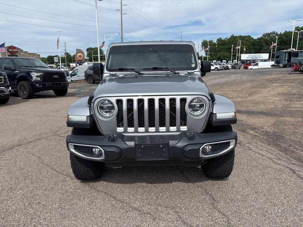 Used 2020 Jeep Gladiator Overland with VIN 1C6HJTFGXLL181379 for sale in Kansas City