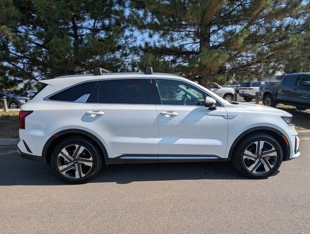Used 2023 Snow White Pearl Kia EX image 2