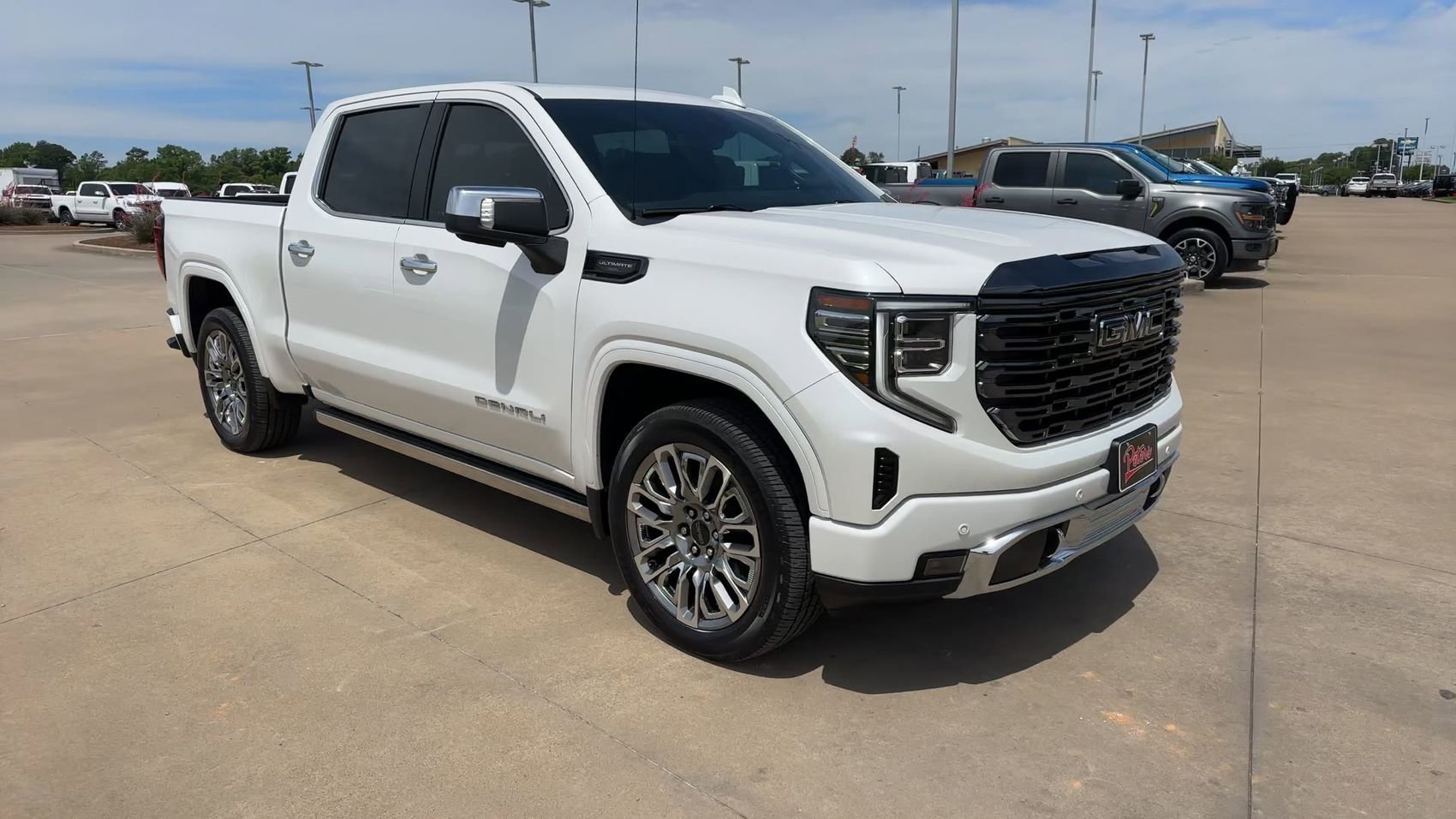 Used 2023 White Frost Tricoat GMC Denali Ultimate image 3