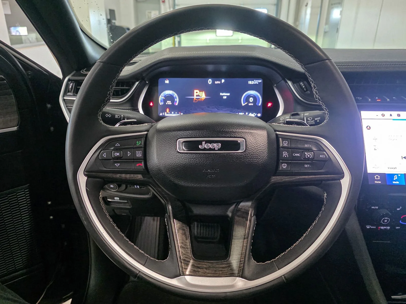 Used 2024 Gray Jeep Limited image 35