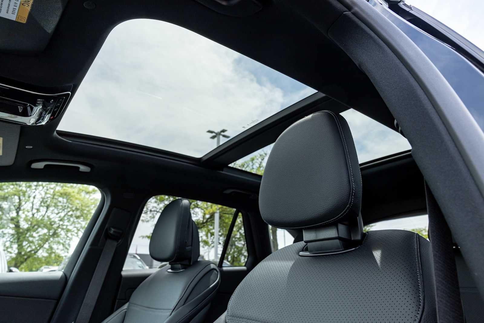 New 2026 BLACK Mercedes-Benz GLC 300 image 23
