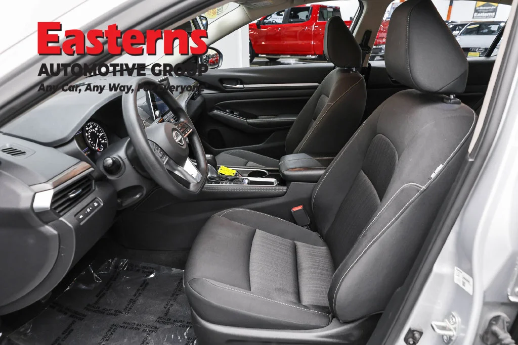 Used 2023 Silver Nissan 2.5 SV image 14