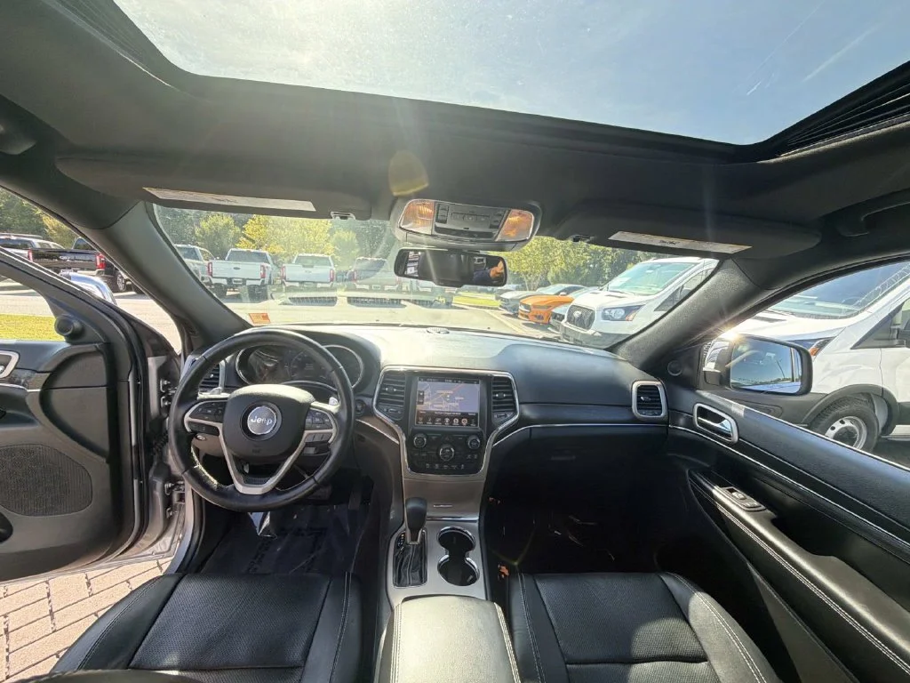 Used 2016 Silver Jeep Limited image 26