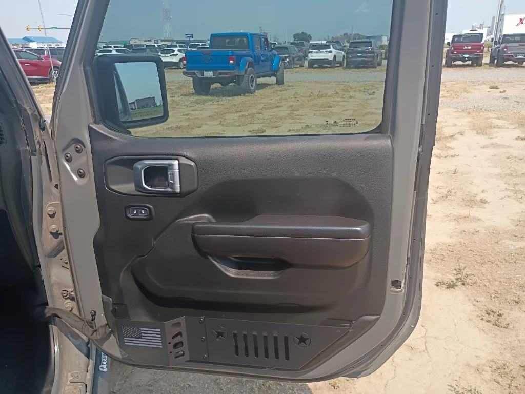 Used 2021 Granite Crystal Metallic Clearcoat Jeep Rubicon image 9