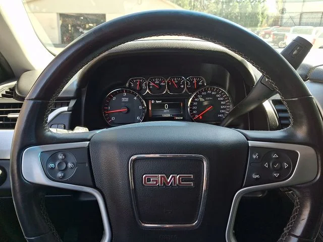 Used 2015 White GMC SLE image 22