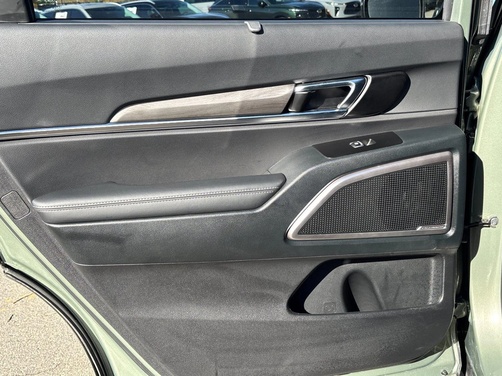 Used 2025 Jungle Green Kia EX X-Line image 32
