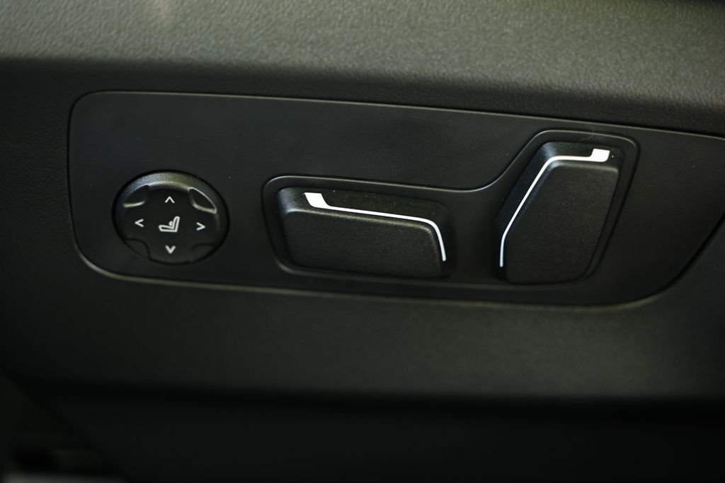 New 2027 Brooklyn Grey Metallic BMW 530i xDrive image 22