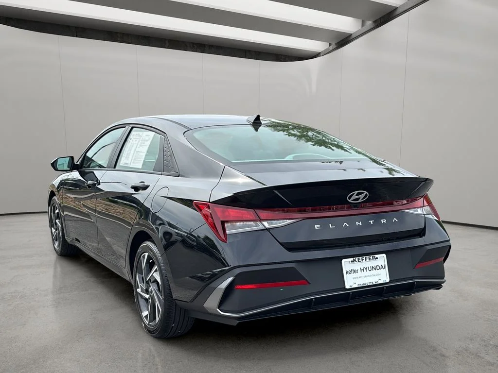 Certified Used 2025 Abyss Black Hyundai SEL Sport image 3