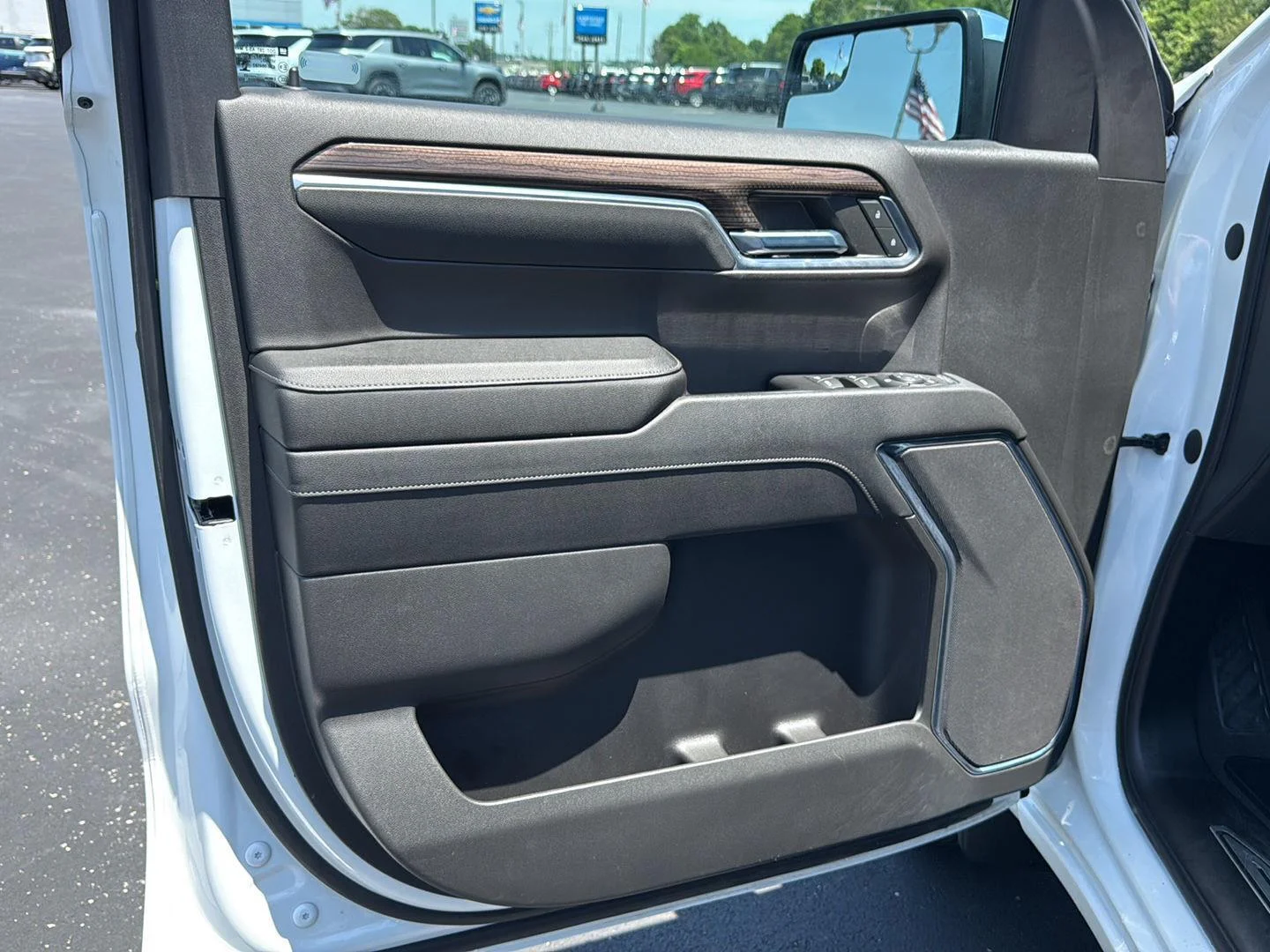 Used 2023 Summit White Chevrolet LT image 20