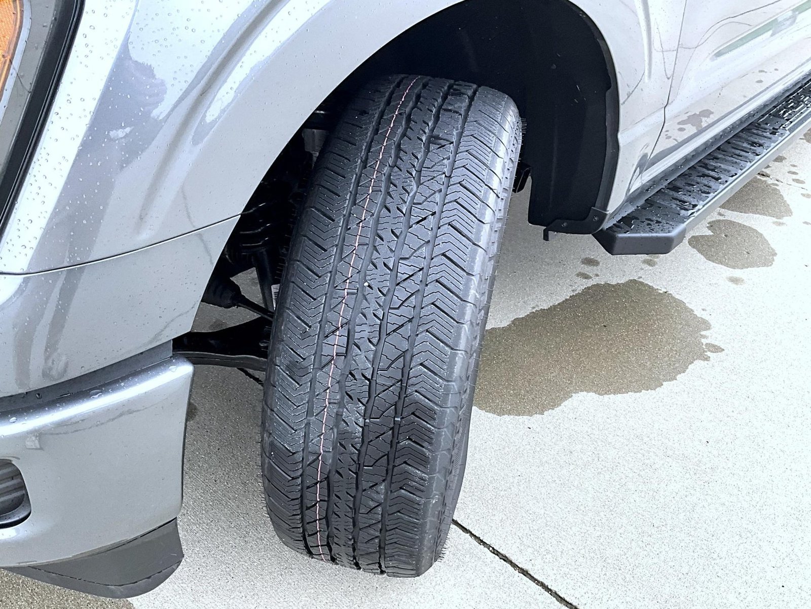 New 2026 Carbonized Gray Metallic Ford Lariat image 27